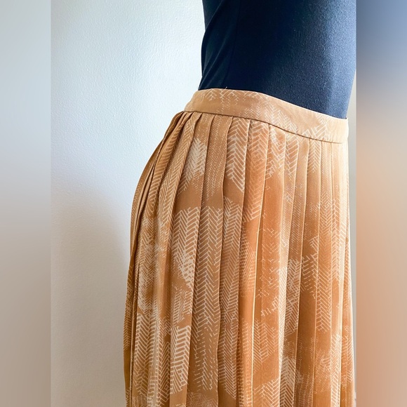 Halogen Midi Printed Tan Pleated Skirt Full Flowy Classy Neutral Formal Casual 2 - Picture 6 of 8